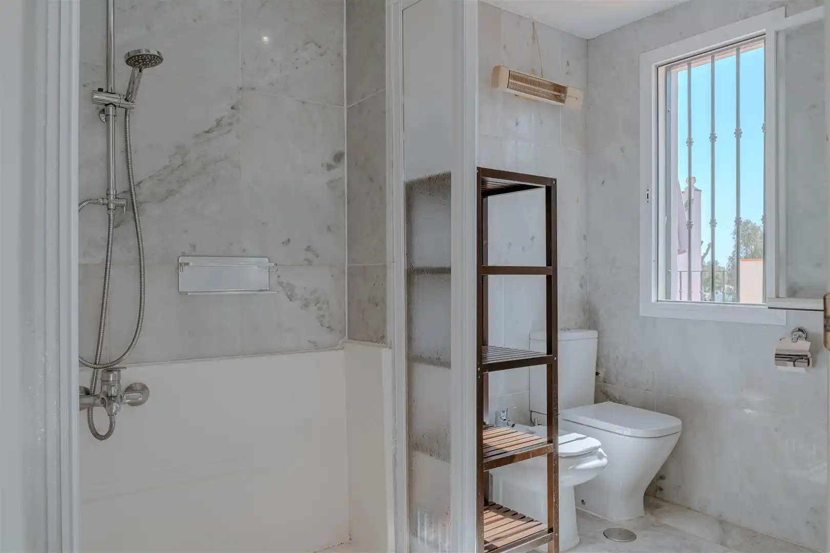 Bany de Apartament en venda en Estepona