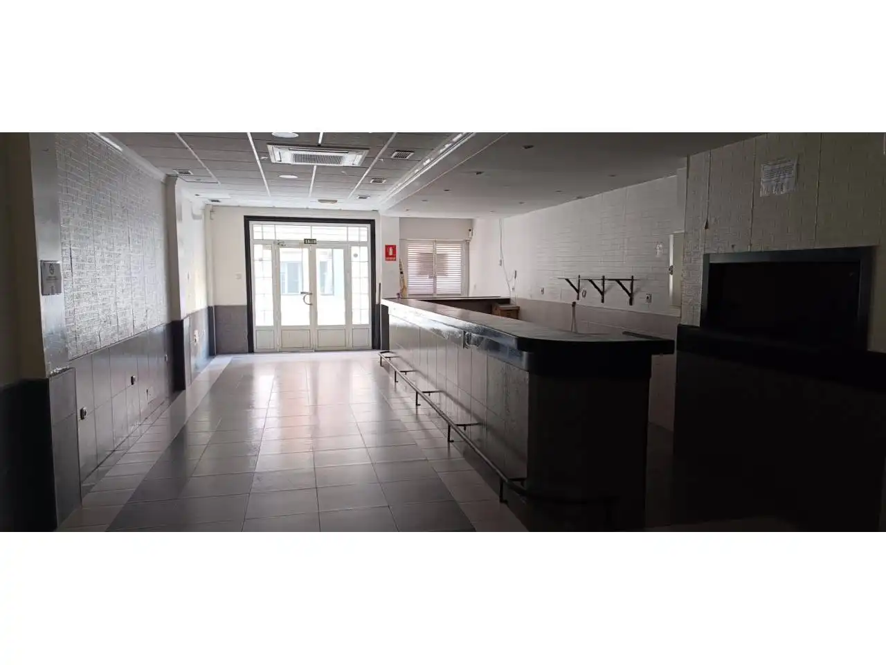 Local comercial en venta en Calle Julián Arcas Lacal, imagen 2