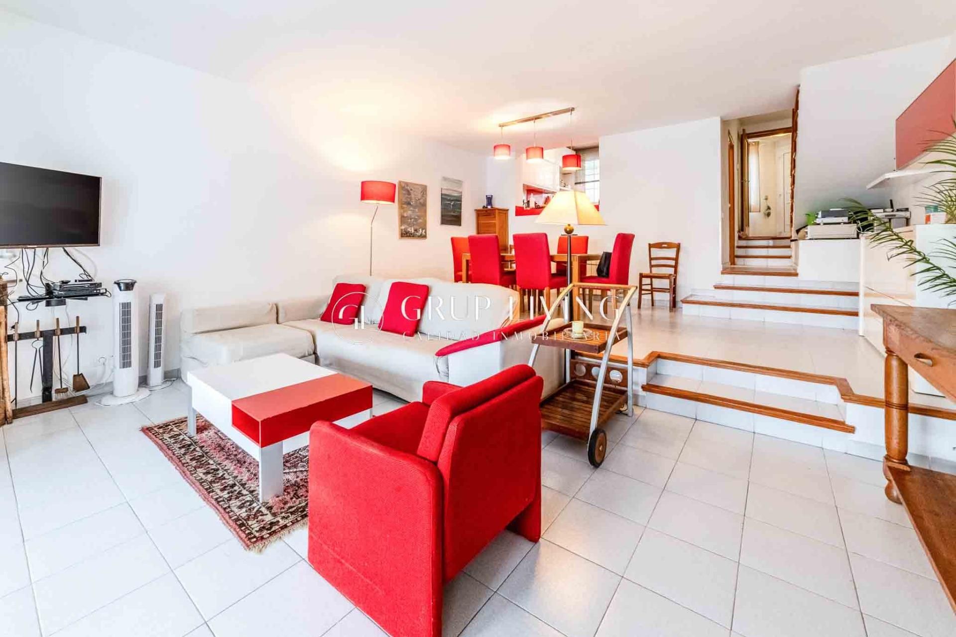 Sala d'estar de Casa o xalet en venda en Sant Pere de Ribes amb Calefacció, Jardí privat i Terrassa