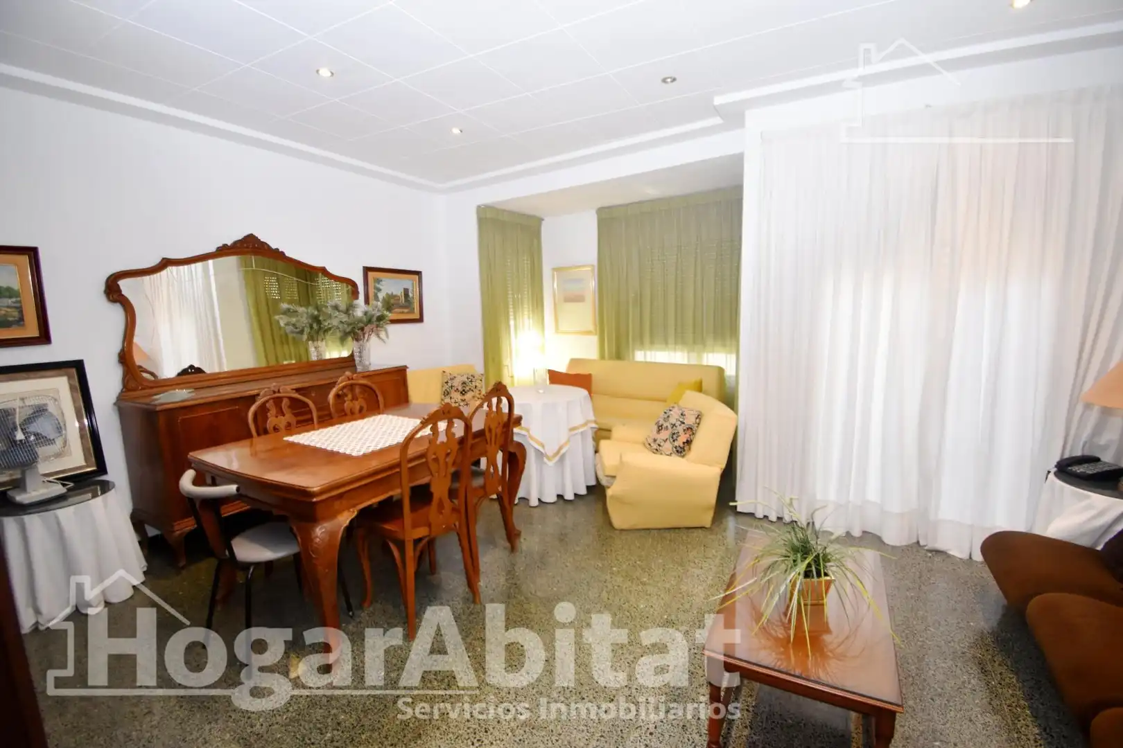 Sala d'estar de Pis en venda en Alzira amb Aire condicionat i Moblat