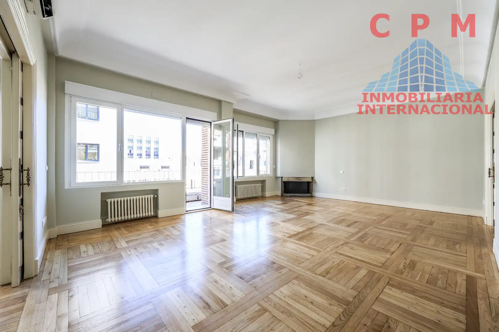 Living room of Flat for rent in Madrid  with Air Conditioner, Heating and Parquet flooring