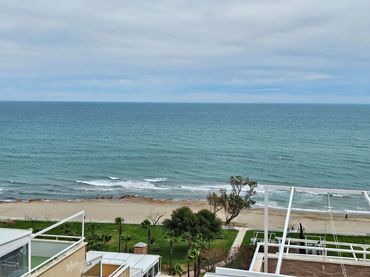 Apartament amb piscina en venda a amplaries