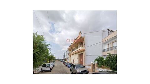 Venta de piso con anejos situado en la localidad de Almoharín, Cáceres.