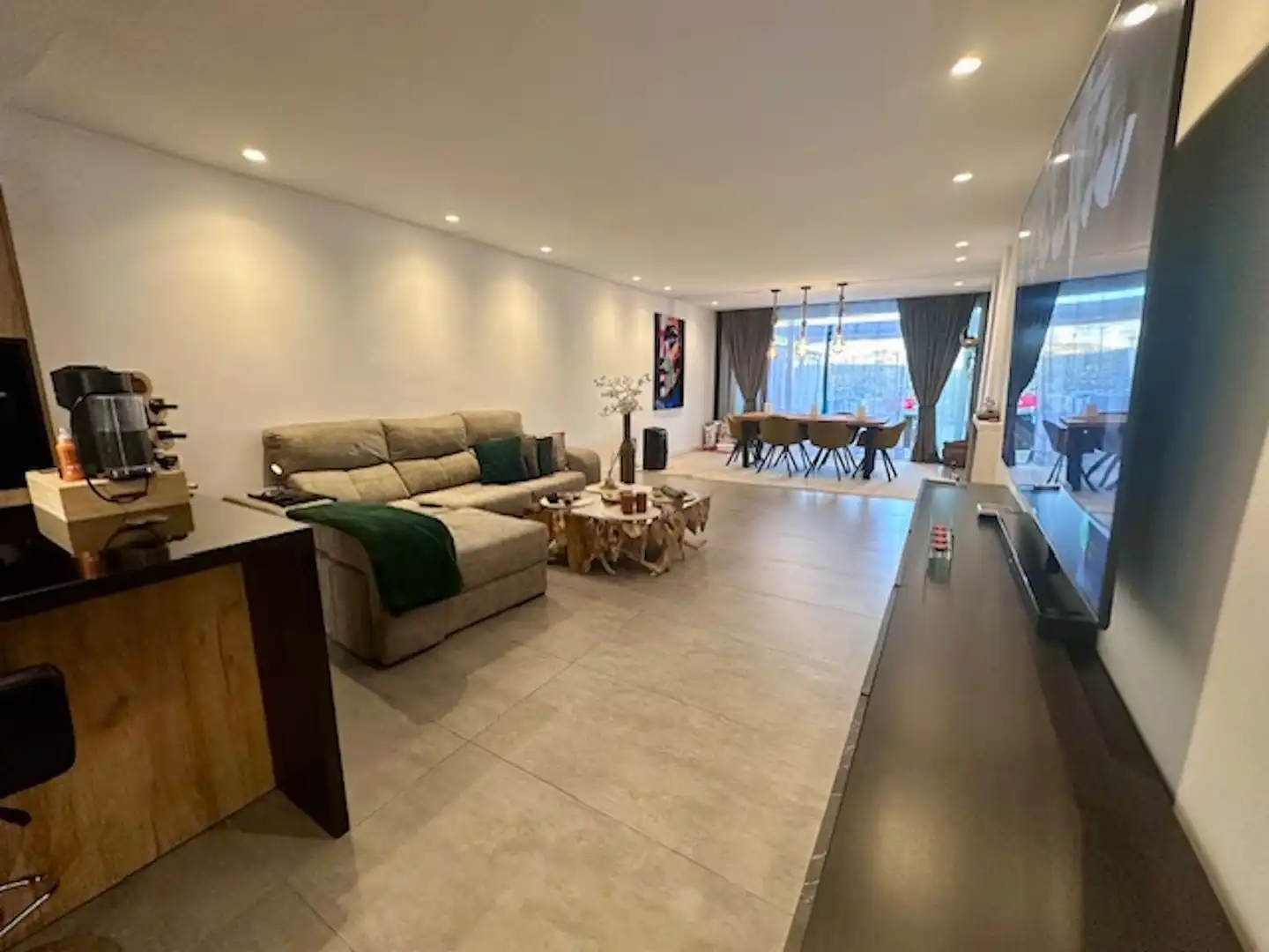 Sala d'estar de Pis en venda en Estepona amb Aire condicionat, Terrassa i Piscina