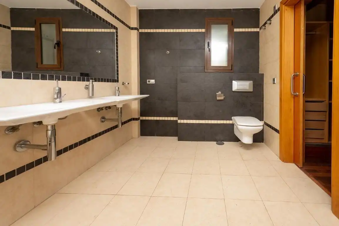 Baño de Casa o chalet en venta en Benalup-Casas Viejas con Jardín privado, Trastero y Piscina