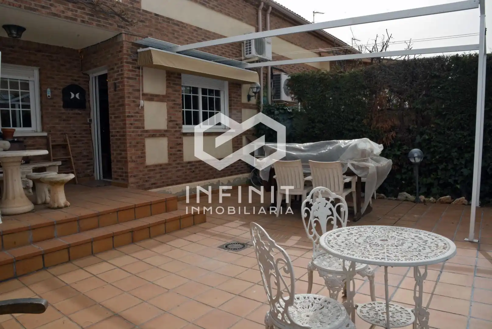 Casa adosada en venta en Villanueva de la Torre