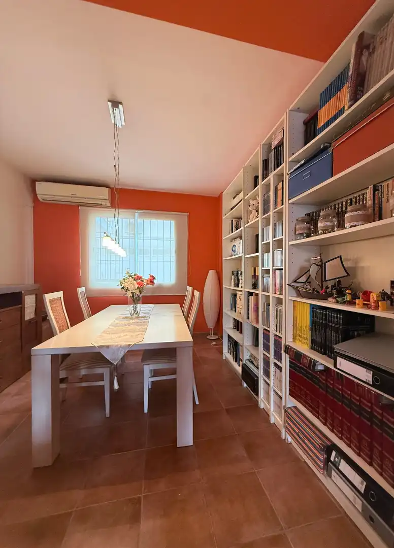 Esszimmer von Einfamilien-Reihenhaus zum Verkauf in Dos Hermanas mit Klimaanlage, Möbliert und Ofen