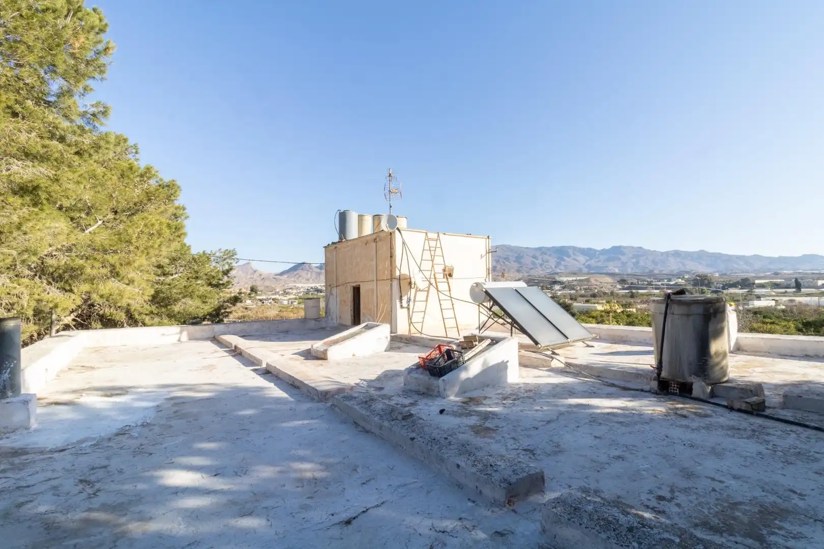 Vista exterior de Finca rústica en venda en Benahadux amb Aire condicionat, Jardí privat i Terrassa