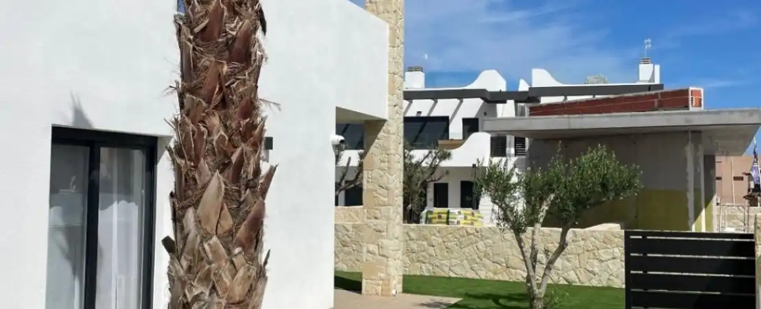 Bungalow with pool for sale in Orihuela Costa, imagen 2