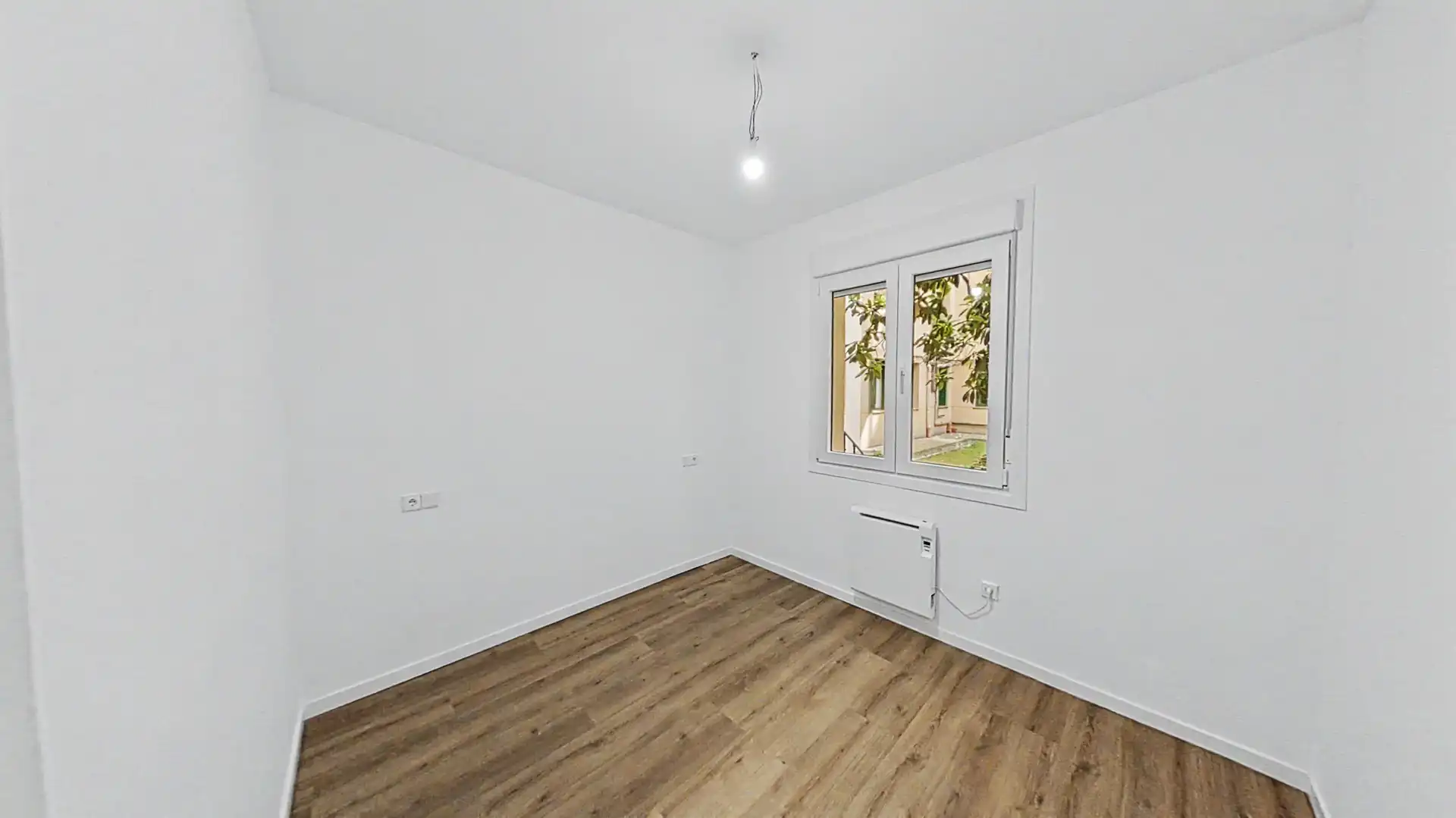 Bedroom of Flat for rent in Madrid  with Oven and Washing machine