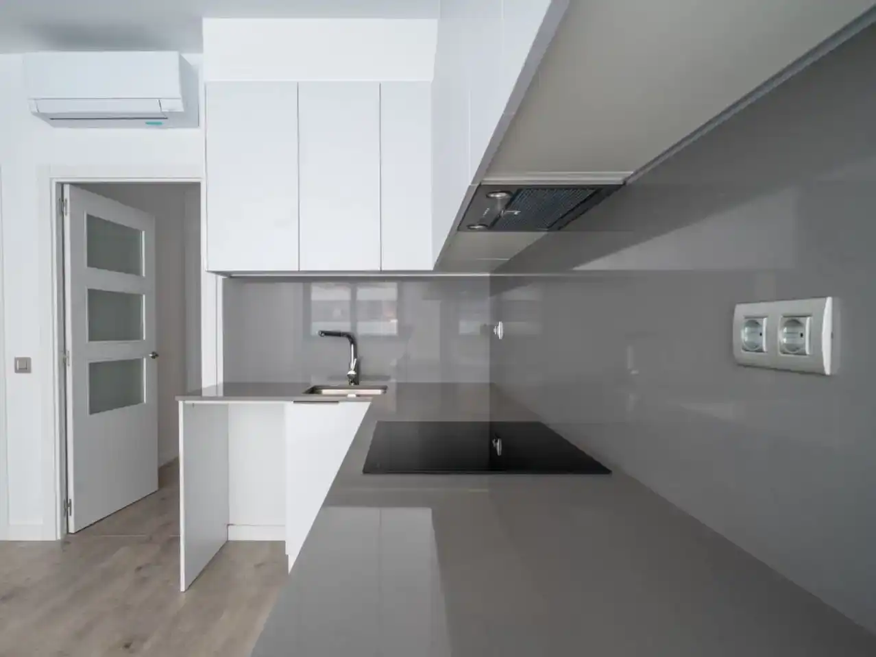 Cuina de Apartament en venda en Sant Adrià de Besòs amb Aire condicionat i Moblat