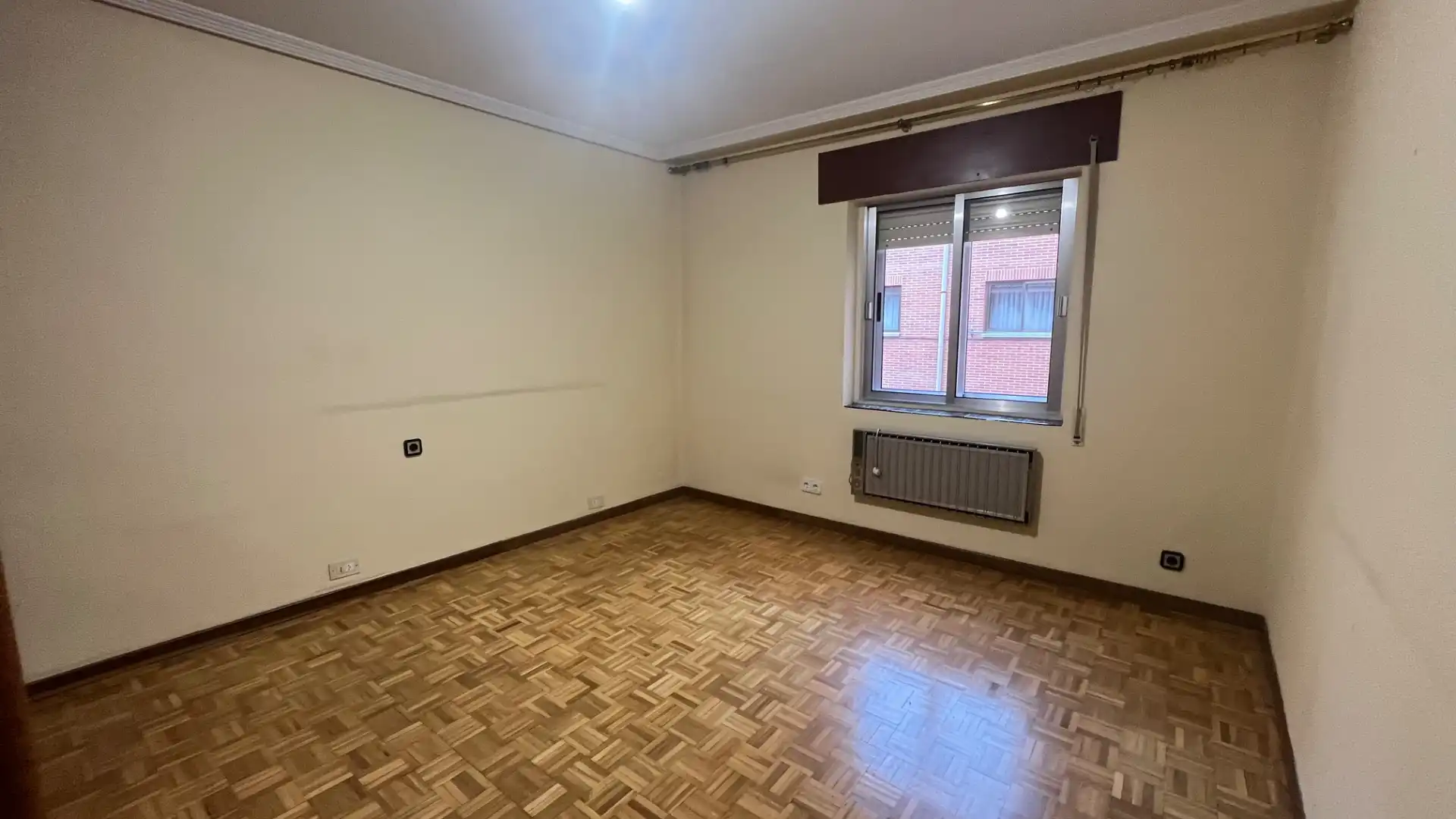 Bedroom of Flat for sale in Valladolid  with Heating and Parquet flooring