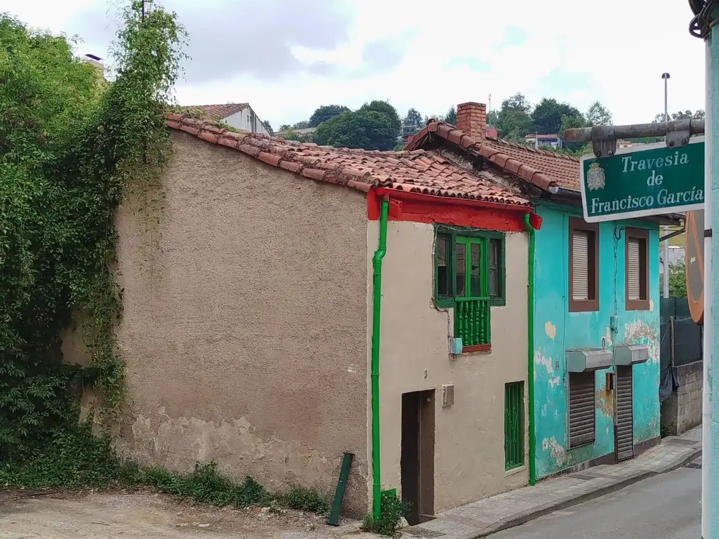 Vista exterior de Casa adosada en venda en Langreo amb Traster