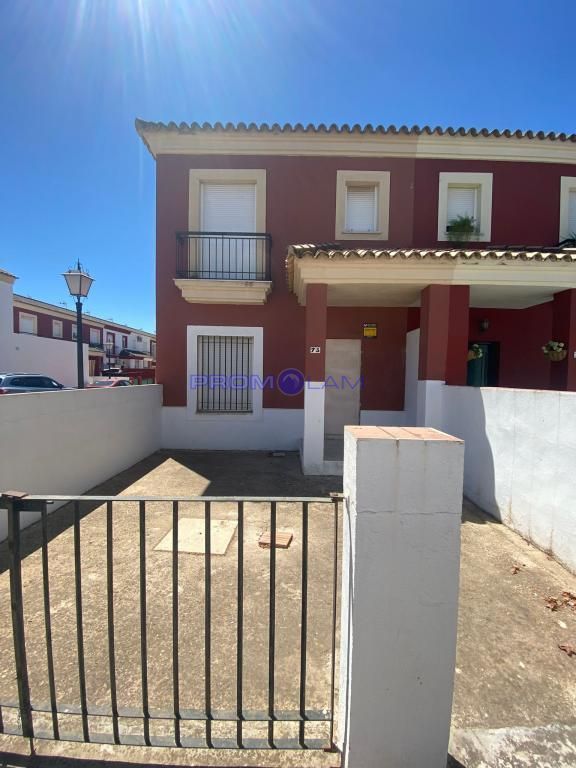 Vista exterior de Casa o xalet en venda en Pilas amb Jardí privat