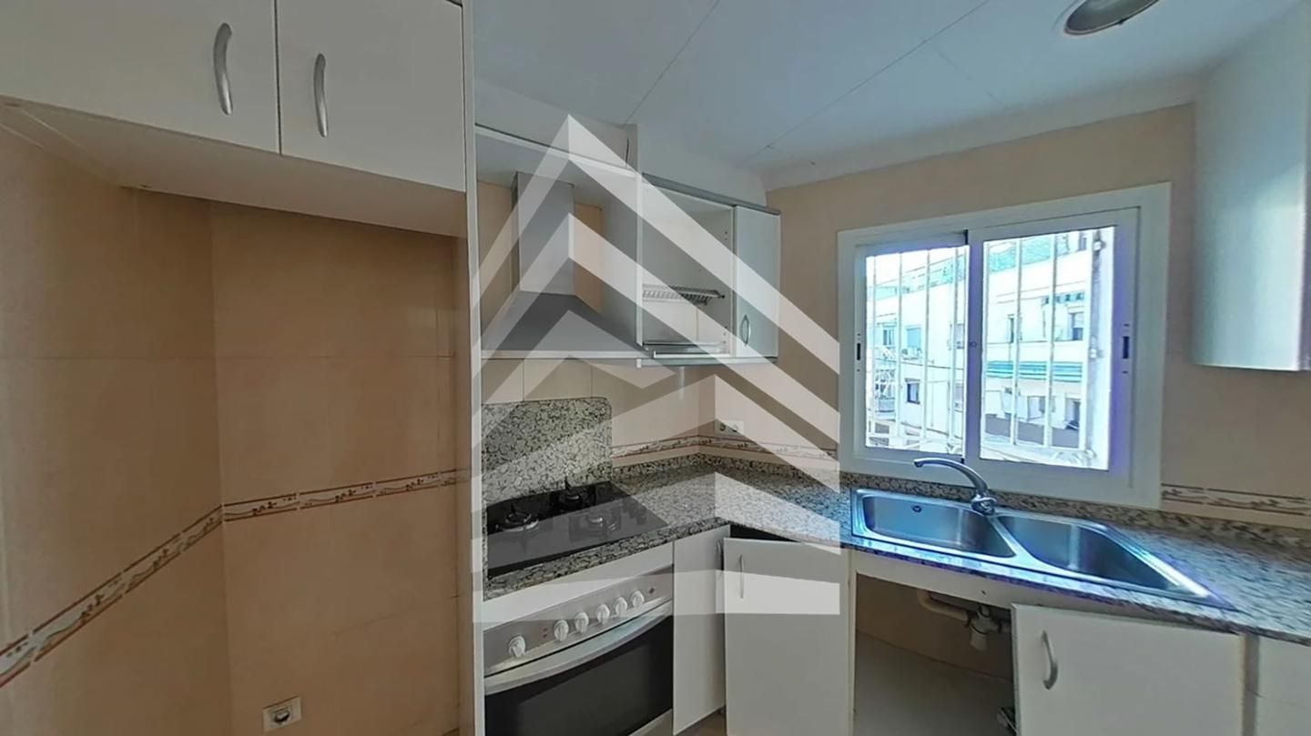 Cuina de Planta baixa en venda en Santa Coloma de Gramenet