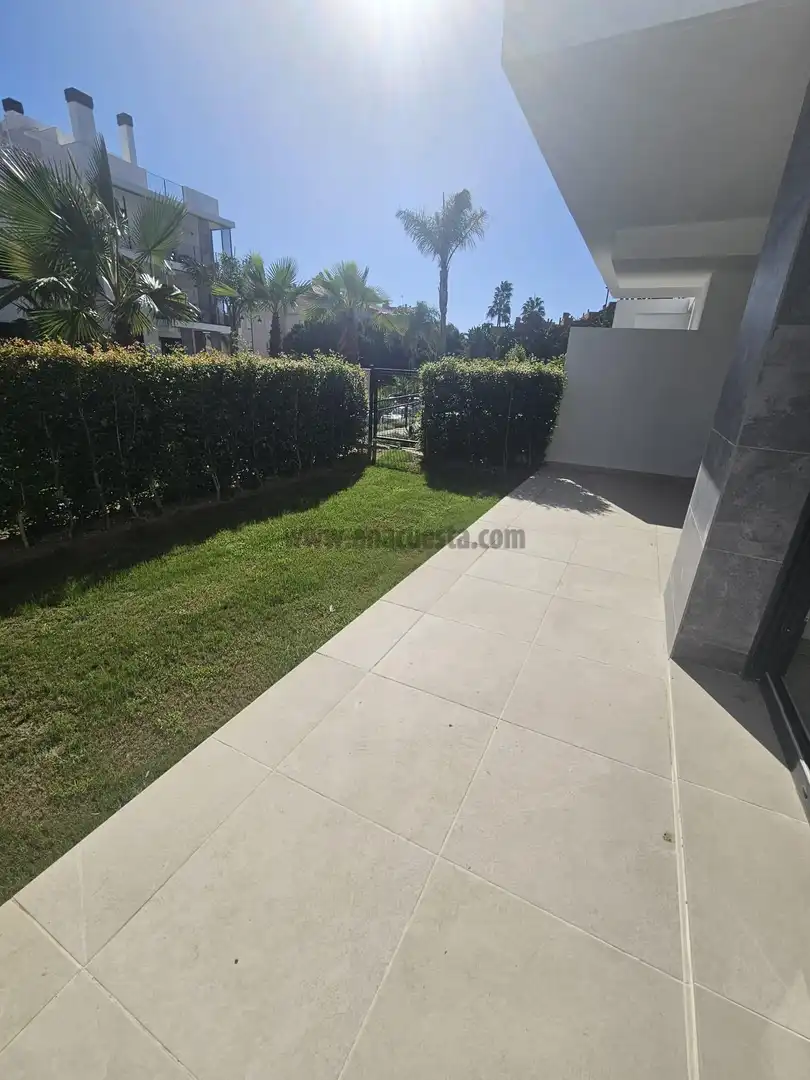 Jardín de Apartamento en venta en Estepona con Aire acondicionado, Terraza y Piscina comunitaria