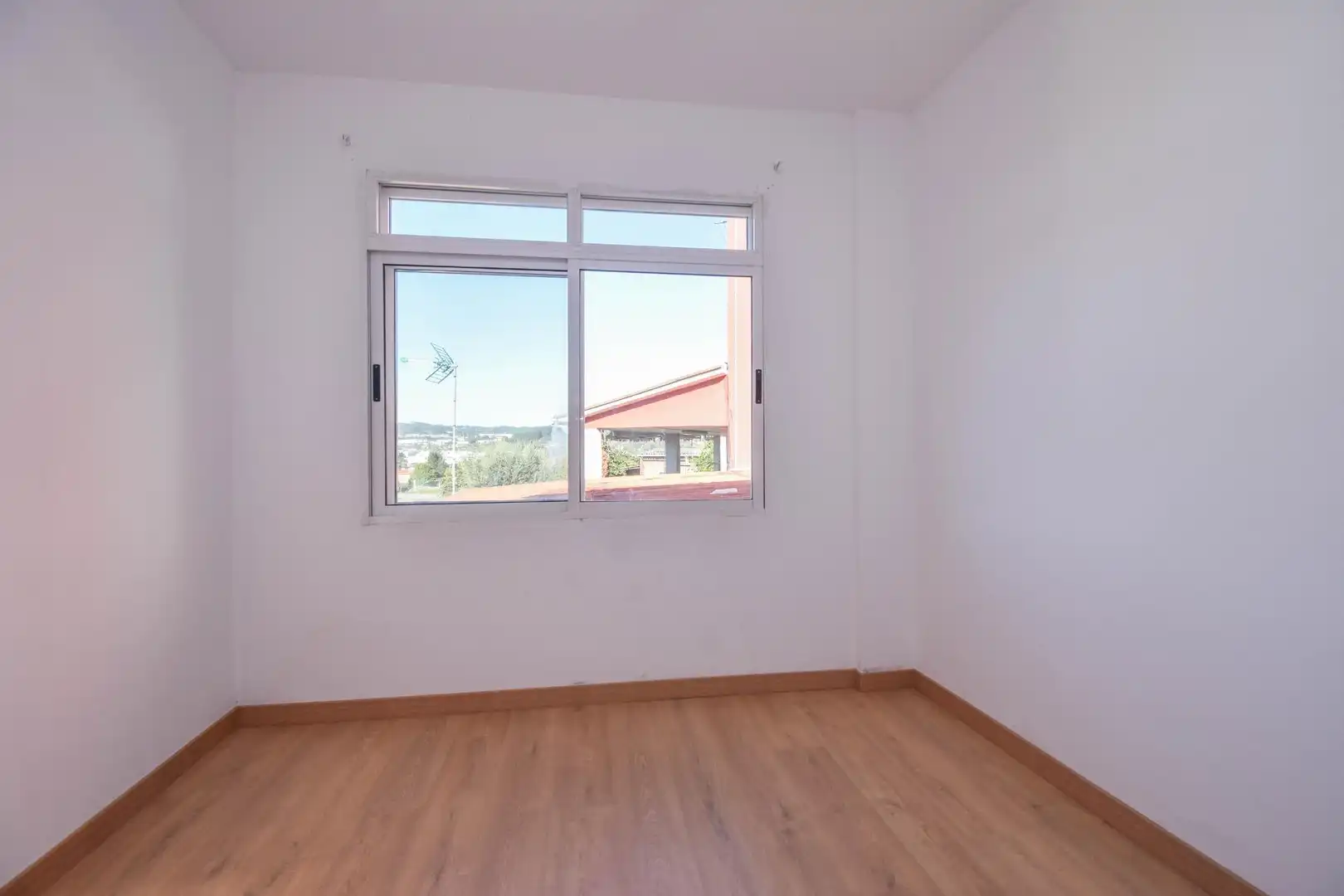 Bedroom of Flat for rent in Cambre , A Coruña