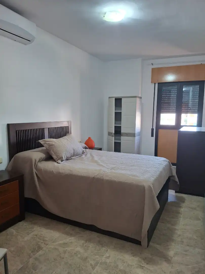 Dormitori de Apartament de lloguer en Ceuta amb Moblat, Forn i Rentadora