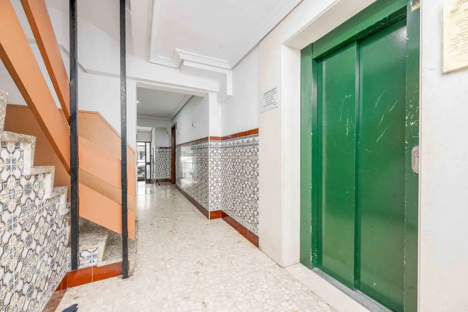 Flat for sale in Sevilla  with Air Conditioner