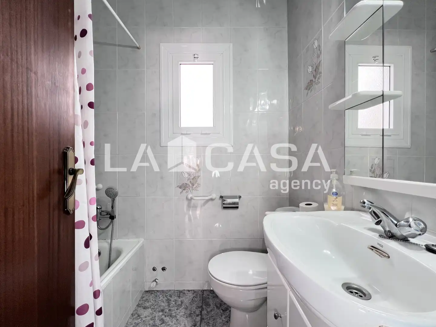 Badezimmer von Wohnung zum Verkauf in Badalona mit Balkon