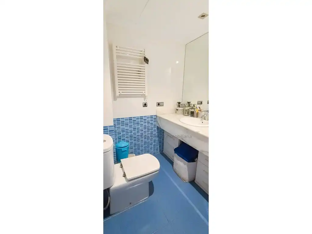 Baño de Ático de alquiler en Águilas con Aire acondicionado, Jardín privado y Piscina