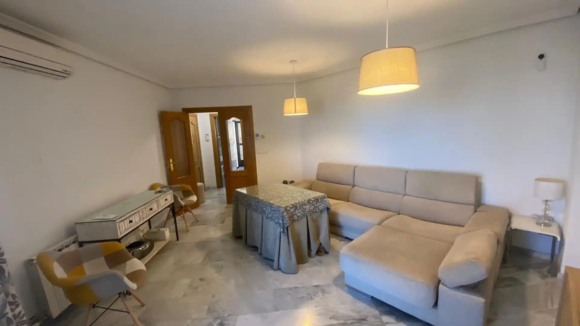 Sala de estar de Piso de alquiler en  Granada Capital con Aire acondicionado, Calefacción y Trastero