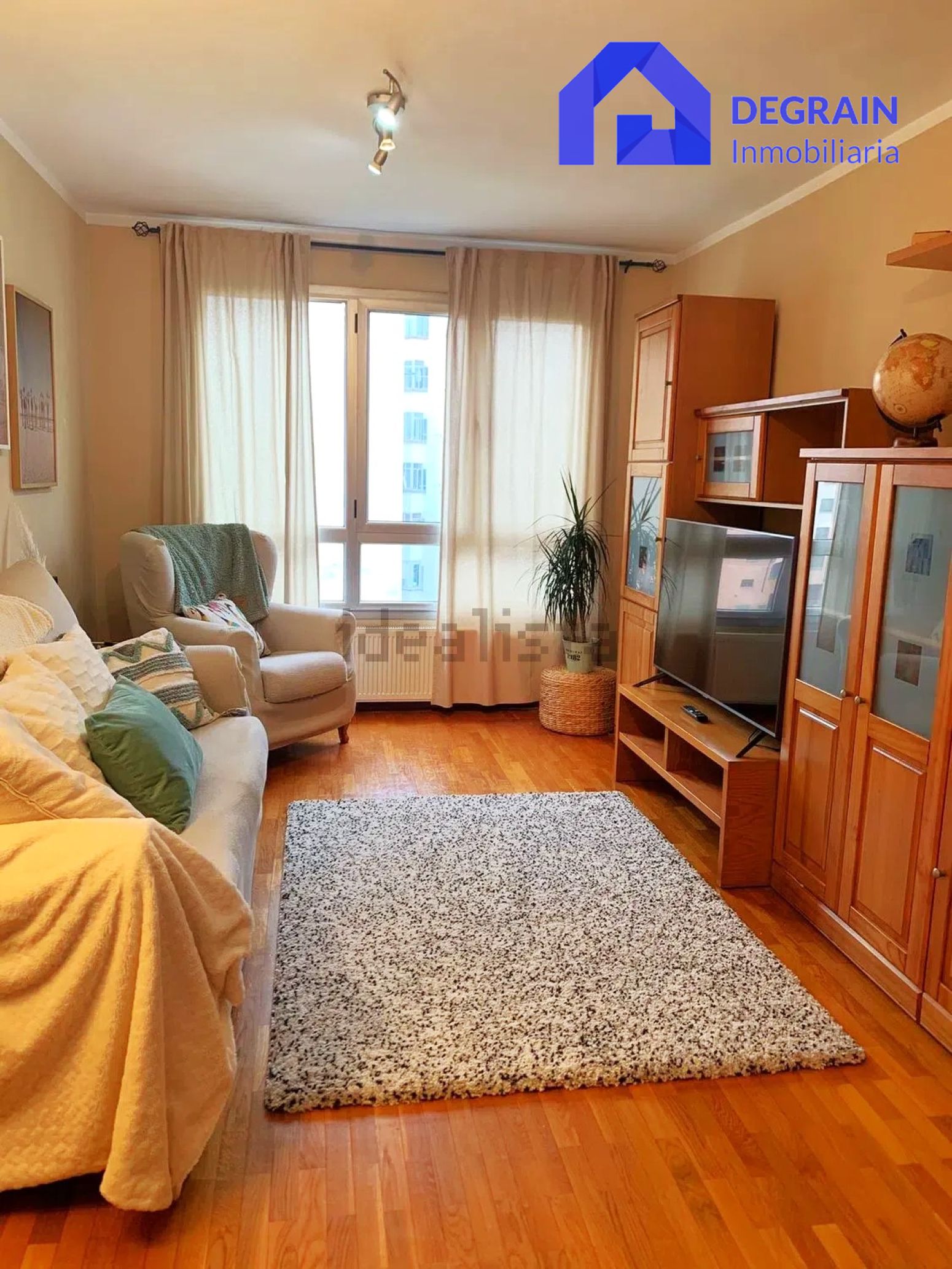 Living room of Flat to rent in Oviedo   with Heating, Parquet flooring and Furnished