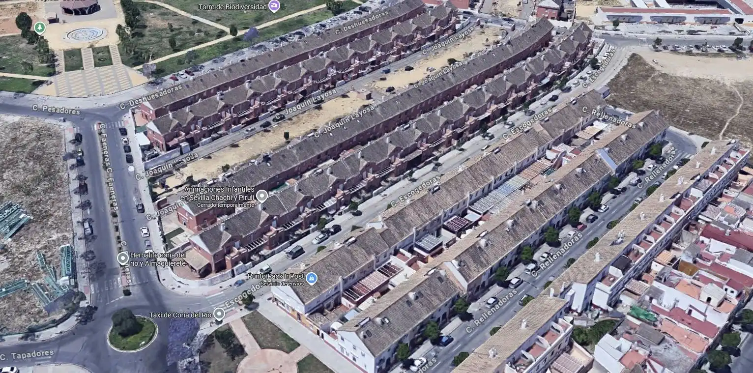 Adosado con jardín en venta en Calle Escogedoras, imagen 2