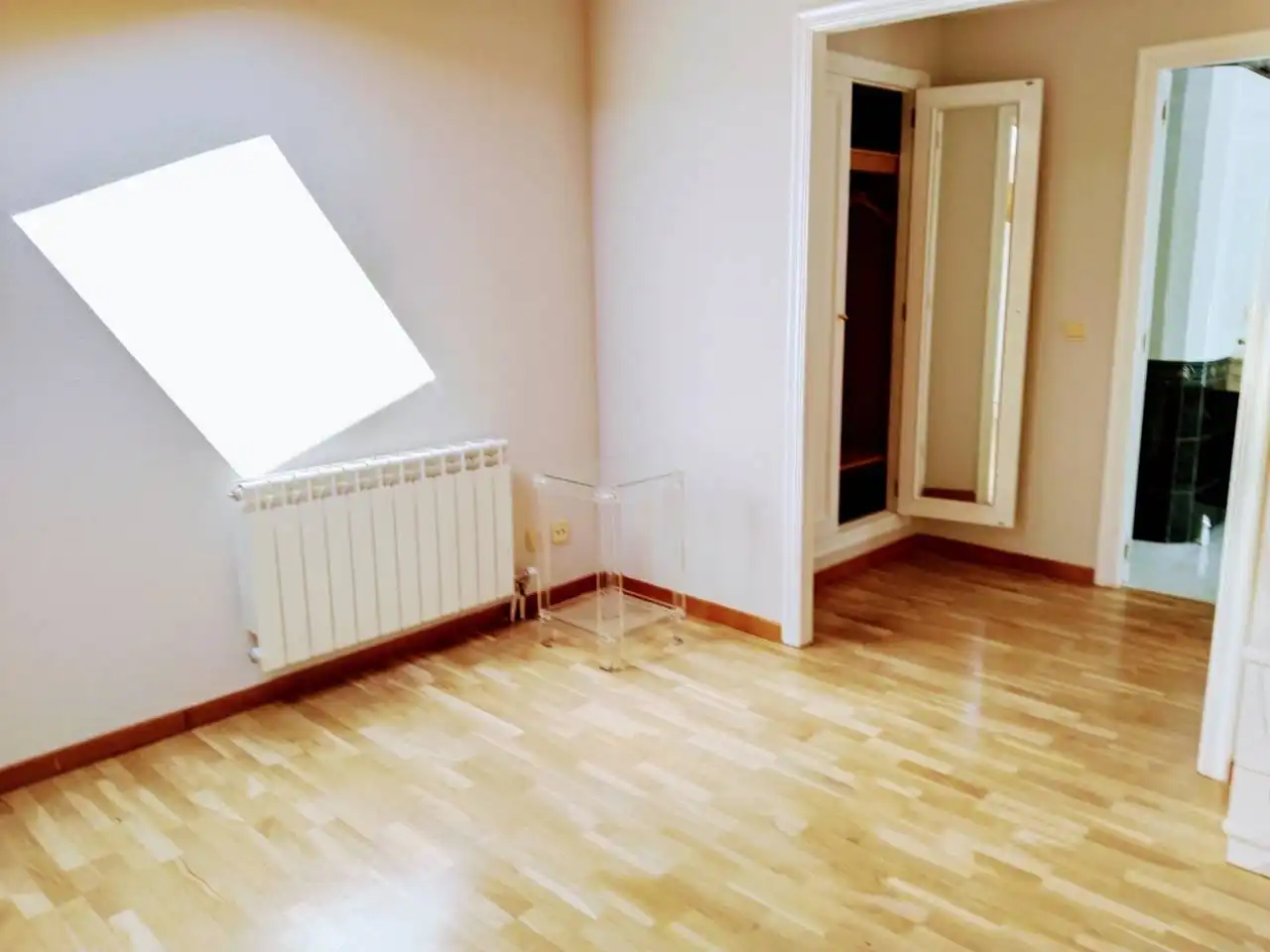 Habitación de Dúplex de alquiler en Burgos con Calefacción, Parquet y Amueblado