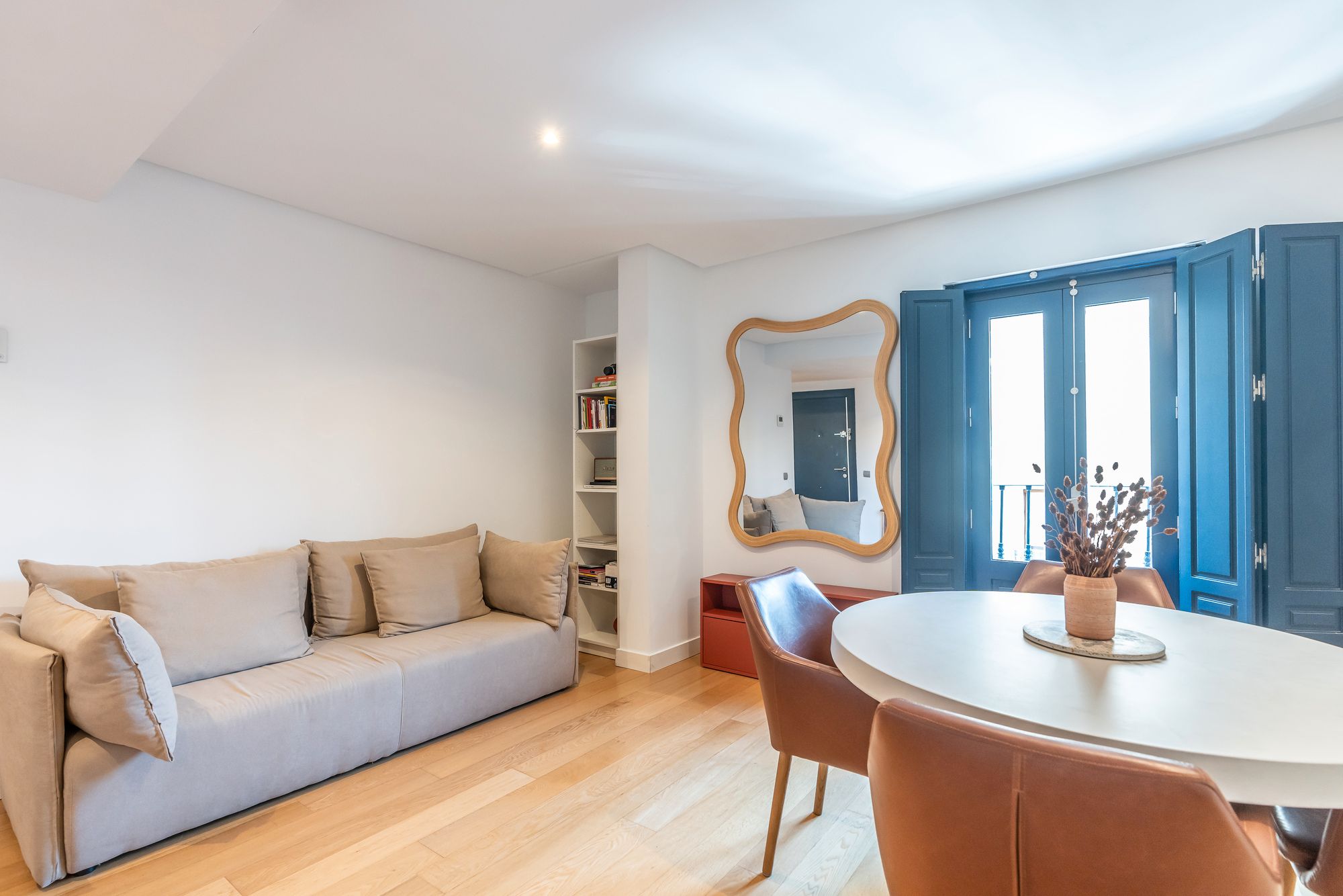 Living room of Flat for sale in  Madrid Capital  with Heating and Balcony