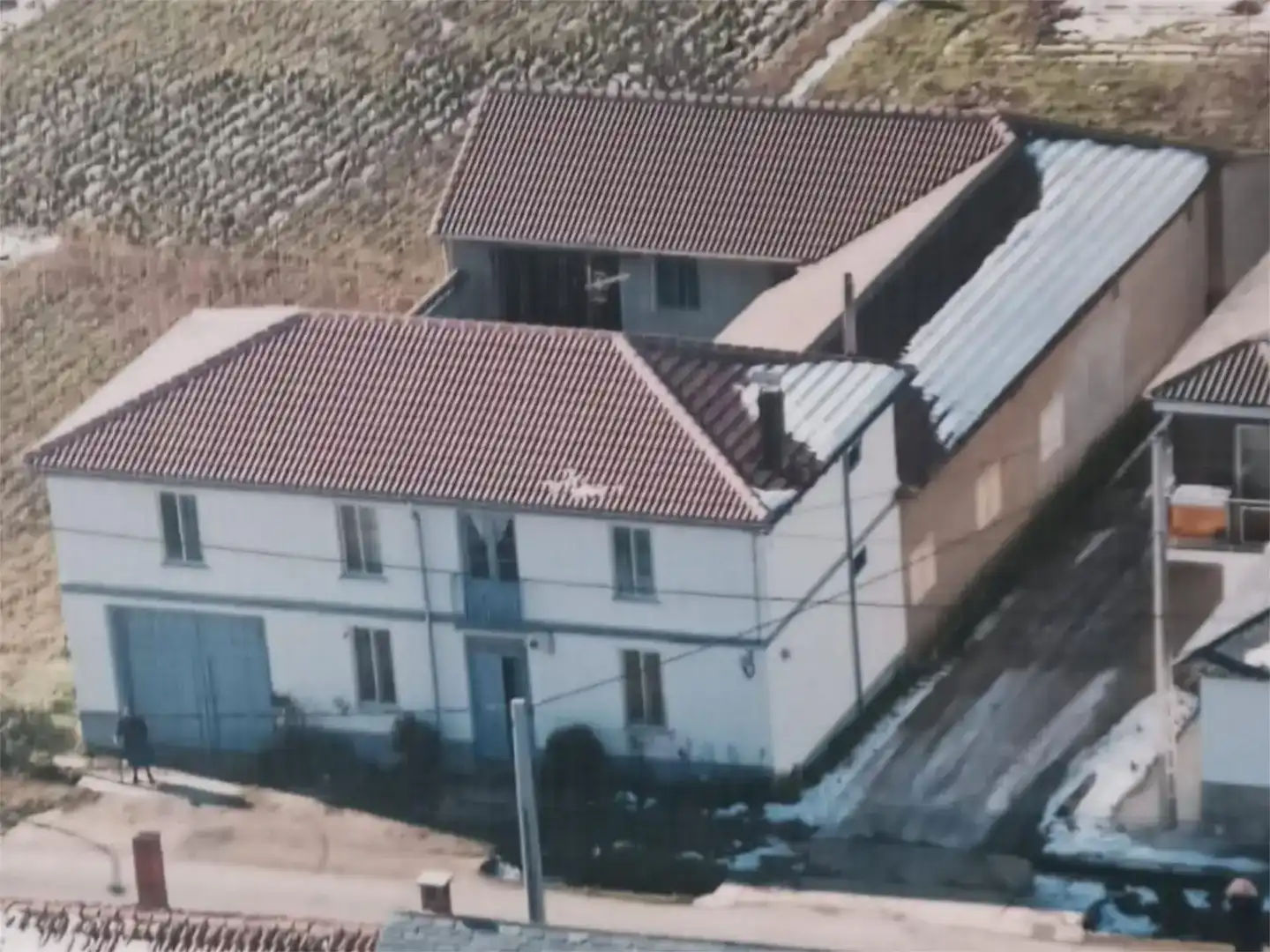 Vista exterior de Finca rústica en venda en Villamejil amb Jardí privat, Traster i Moblat