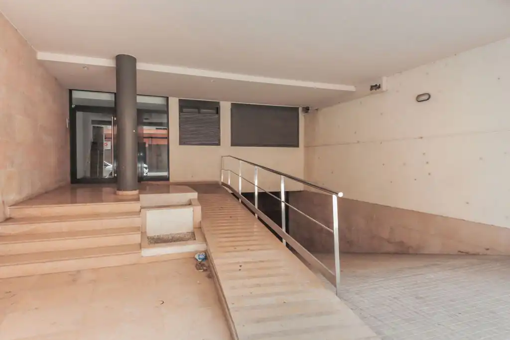 Piso con terraza en venta en Carrer Juan de Àustria 25, imagen 2