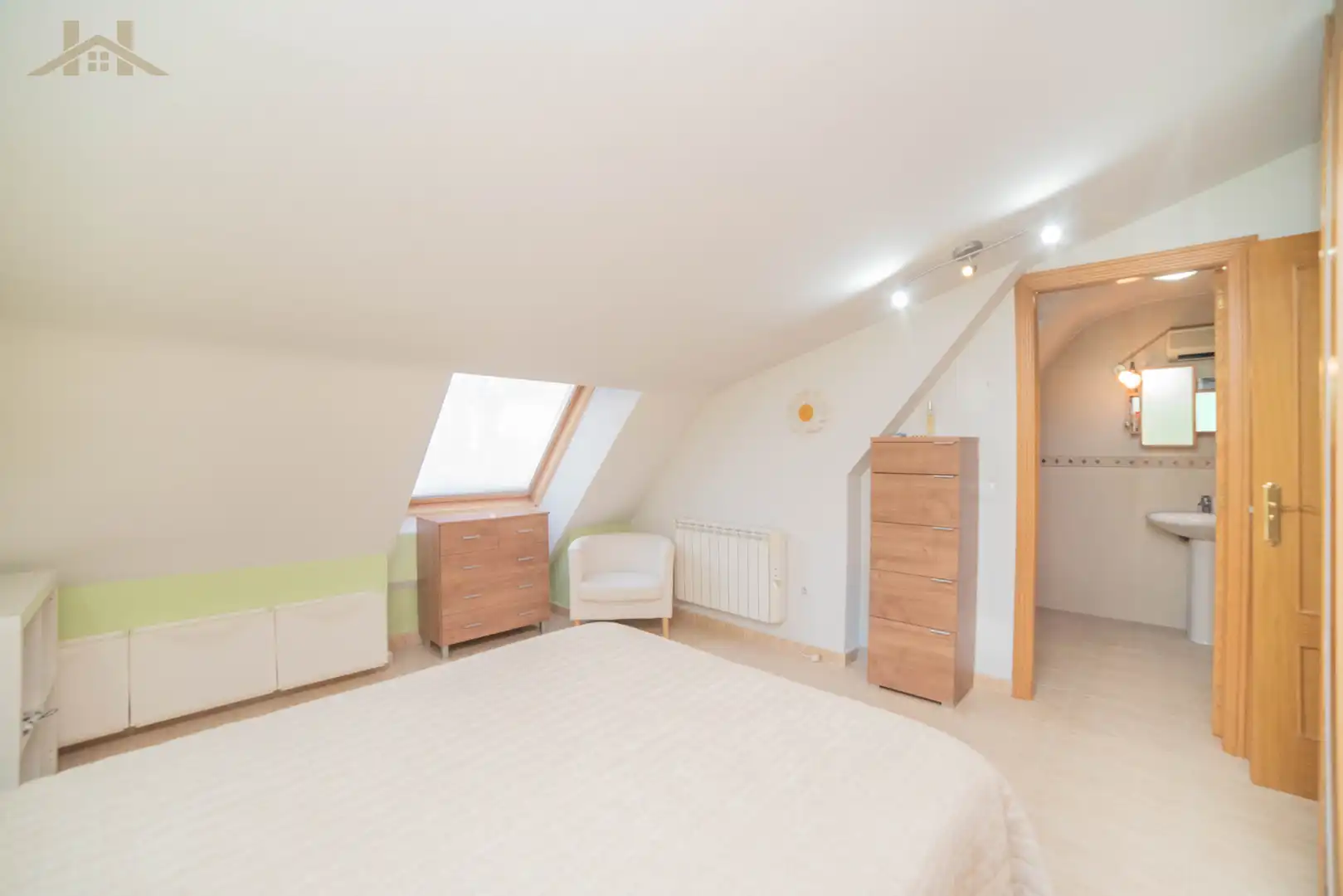 Habitación de Dúplex en venta en Valmojado con Aire acondicionado, Calefacción y Trastero