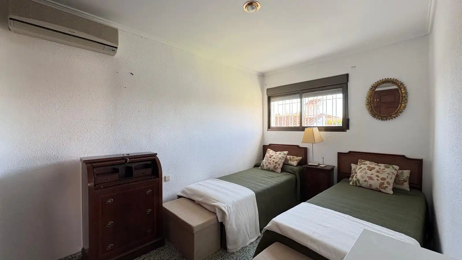 Bedroom of Houses for sale in L'Eliana  with Air Conditioner, Terrace and Storage room