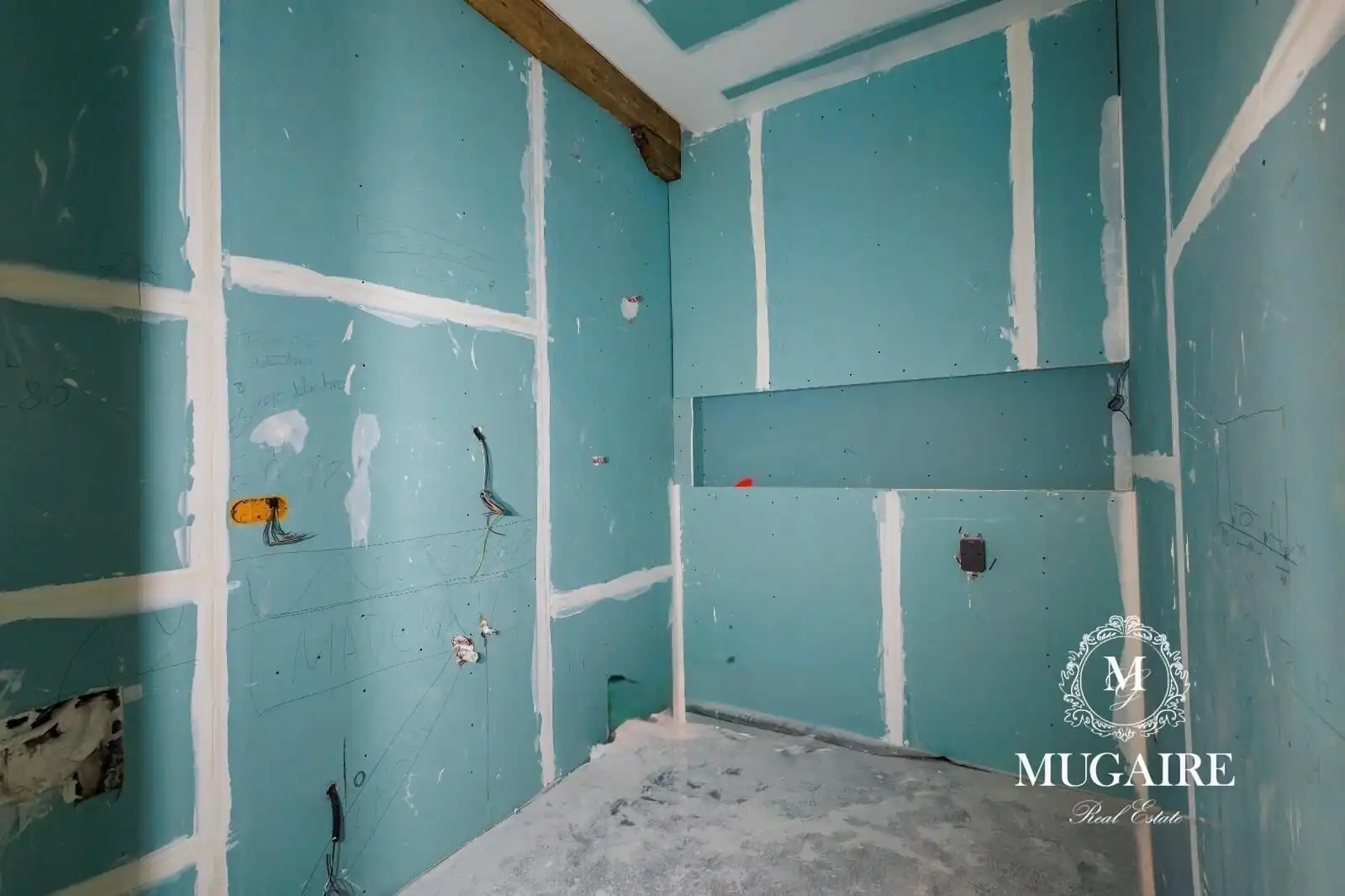 Bathroom of Flat for sale in Bilbao   with Air Conditioner, Heating and Storage room