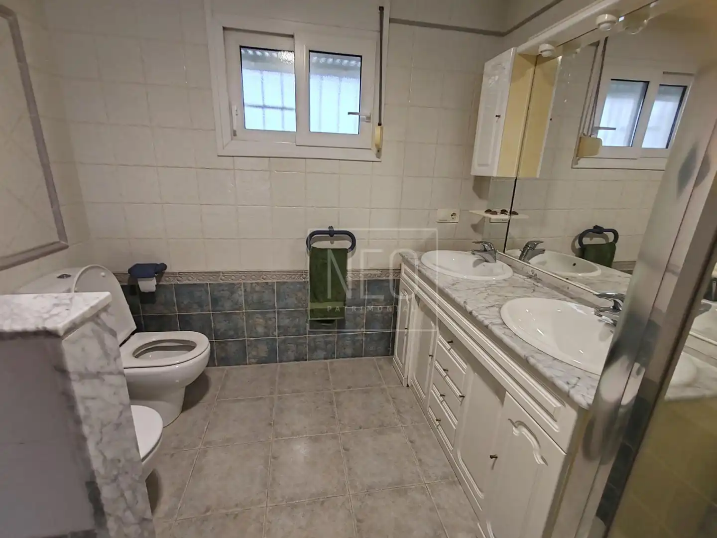 Baño de Ático en venta en Tavernes de la Valldigna con Aire acondicionado, Terraza y Piscina comunitaria