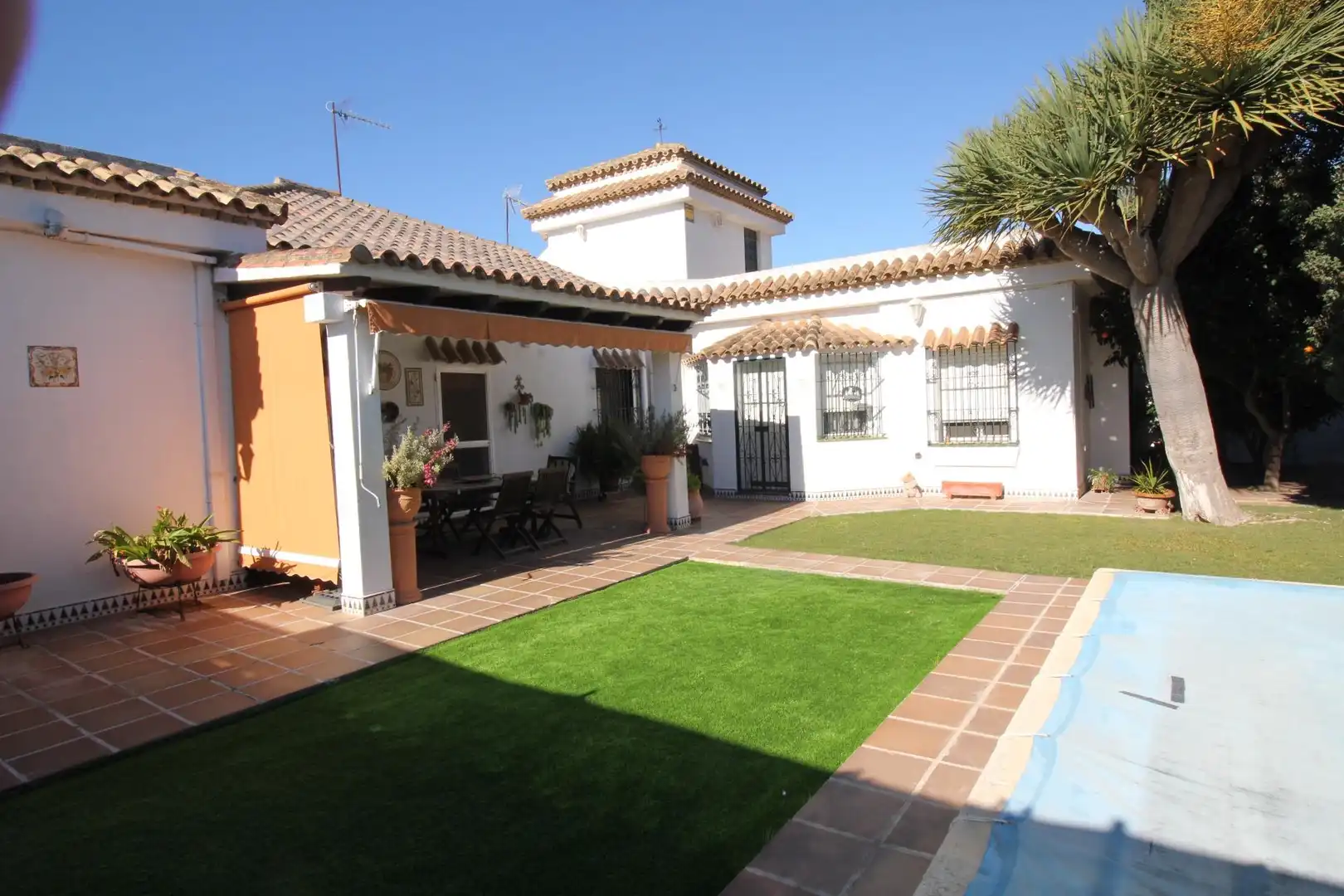 Jardí de Casa o xalet en venda en Chiclana de la Frontera amb Calefacció, Jardí privat i Traster
