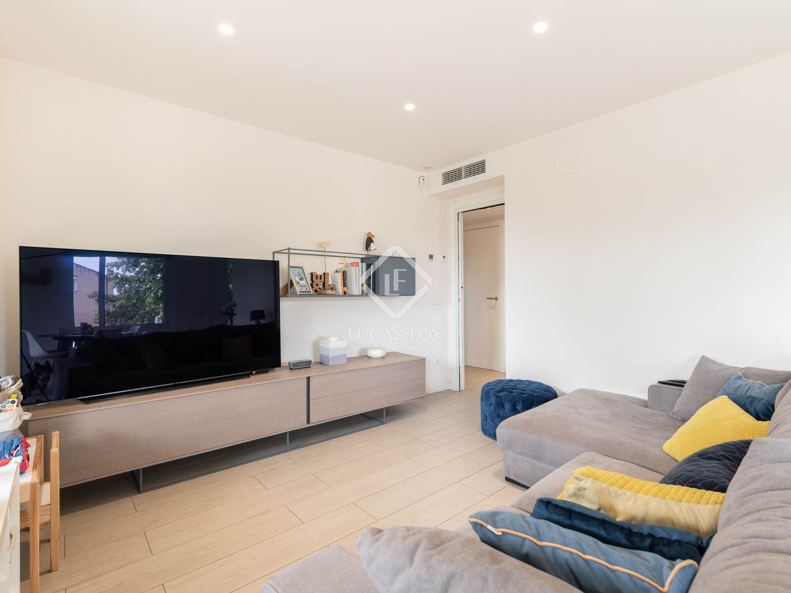 Living room of Flat for sale in Sant Cugat del Vallès  with Air Conditioner, Heating and Terrace