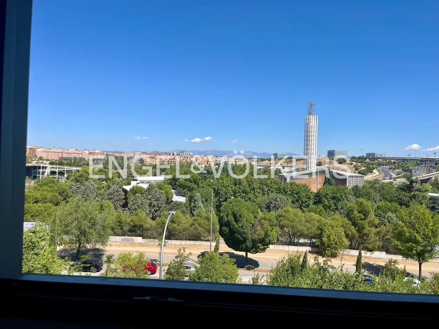 Vista exterior de Pis en venda en Madrid amb Calefacció i Piscina