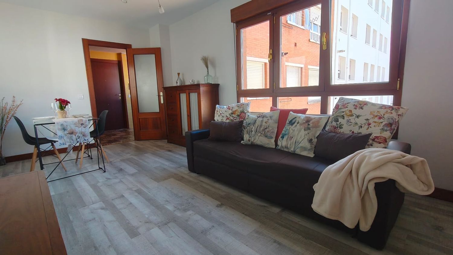 Sala d'estar de Pis en venda en Gijón  amb Calefacció, Traster i Piscina