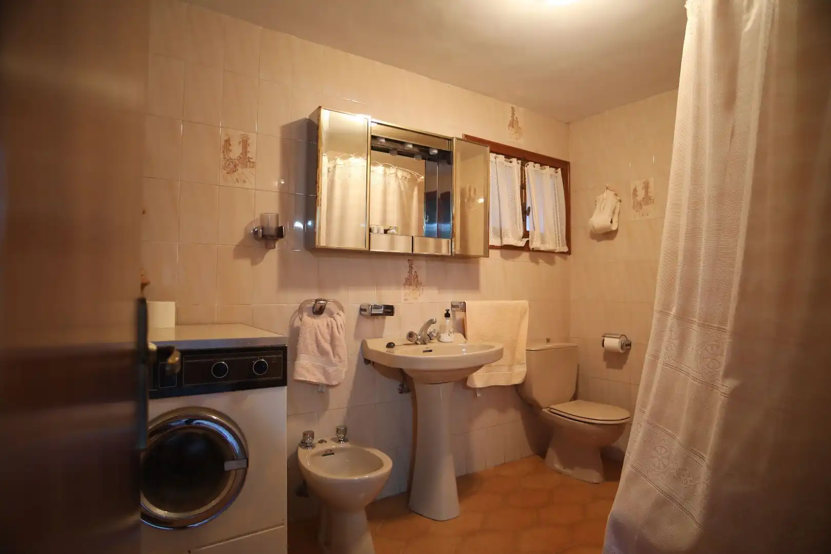 Badezimmer von Country house zum Verkauf in Valdeprado del Río mit Privatgarten