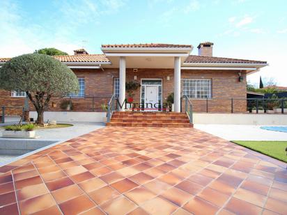 Exterior view of House or chalet for sale in Villaviciosa de Odón  with Air Conditioner and Swimming Pool