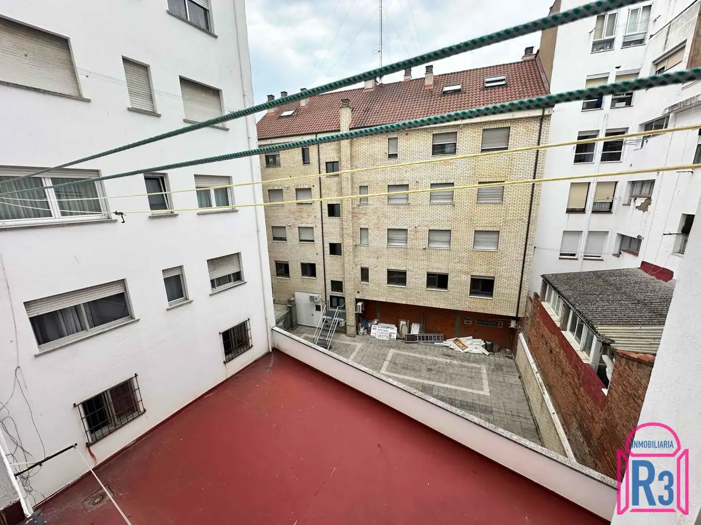 Vista exterior de Piso en venta en León Capital  con Calefacción y Terraza