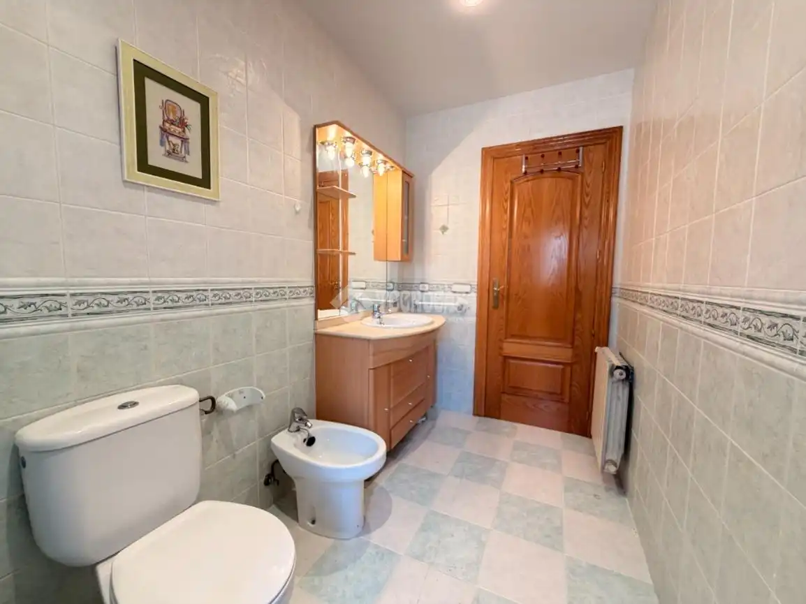 Baño de Casa adosada en venta en Segovia con Calefacción