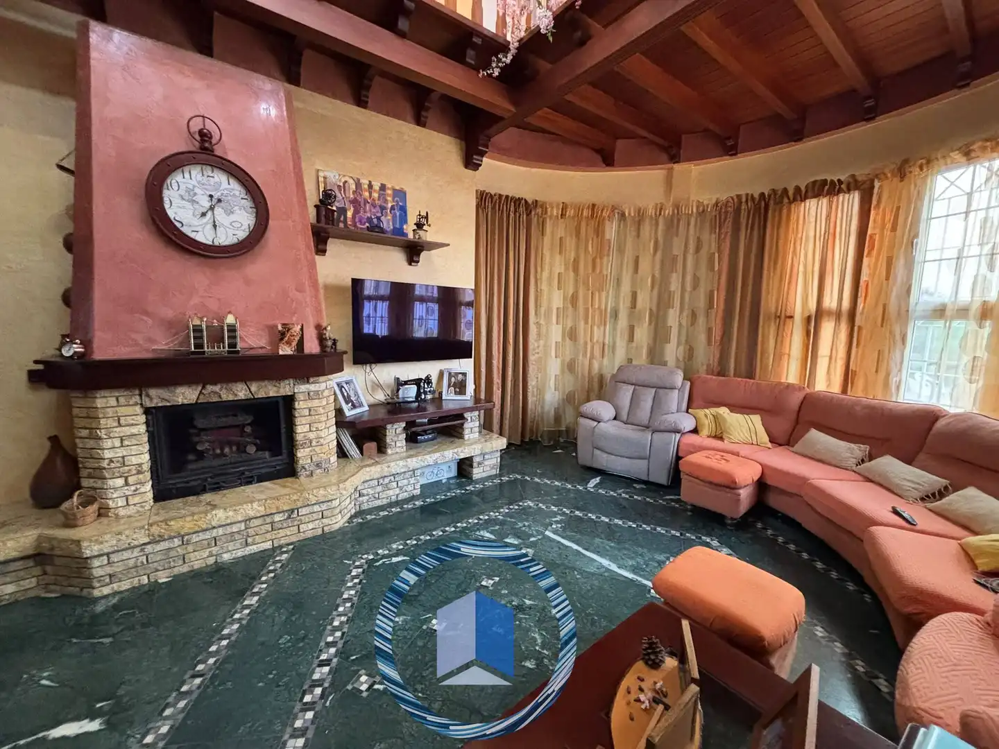 Sala de estar de Casa o chalet en venta en Alcalá de Guadaira con Aire acondicionado, Jardín privado y Terraza