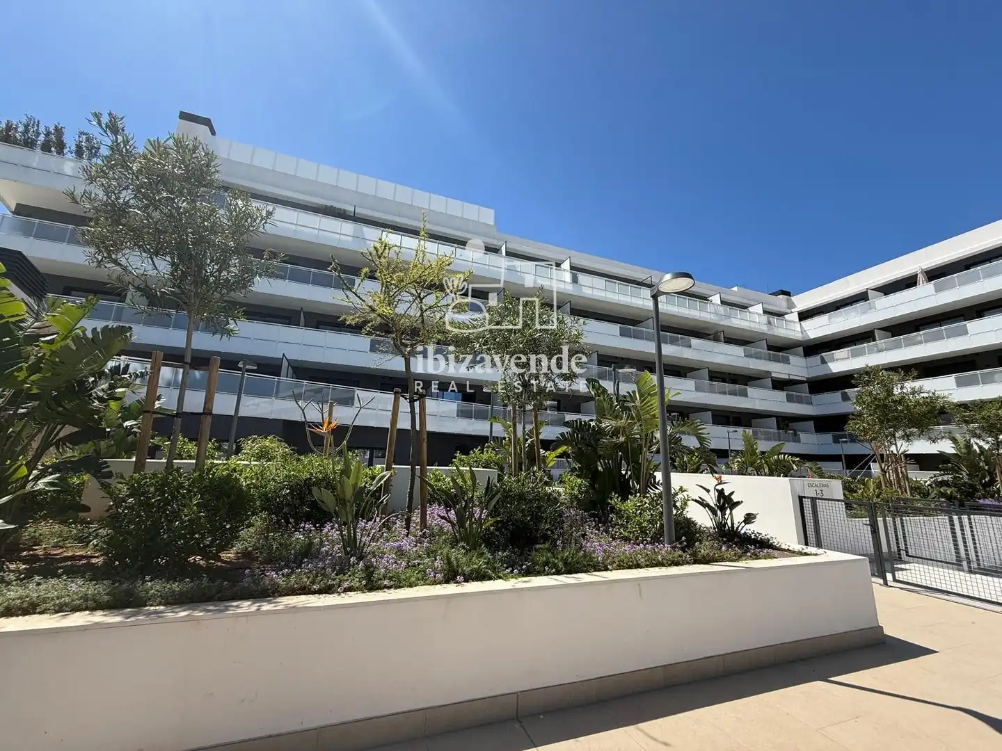 Vista exterior de Pis de lloguer en Eivissa amb Aire condicionat, Terrassa i Piscina