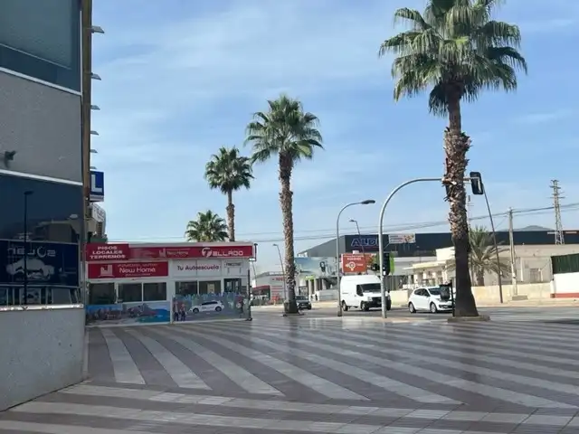 Vista exterior de Local en venta en Finestrat