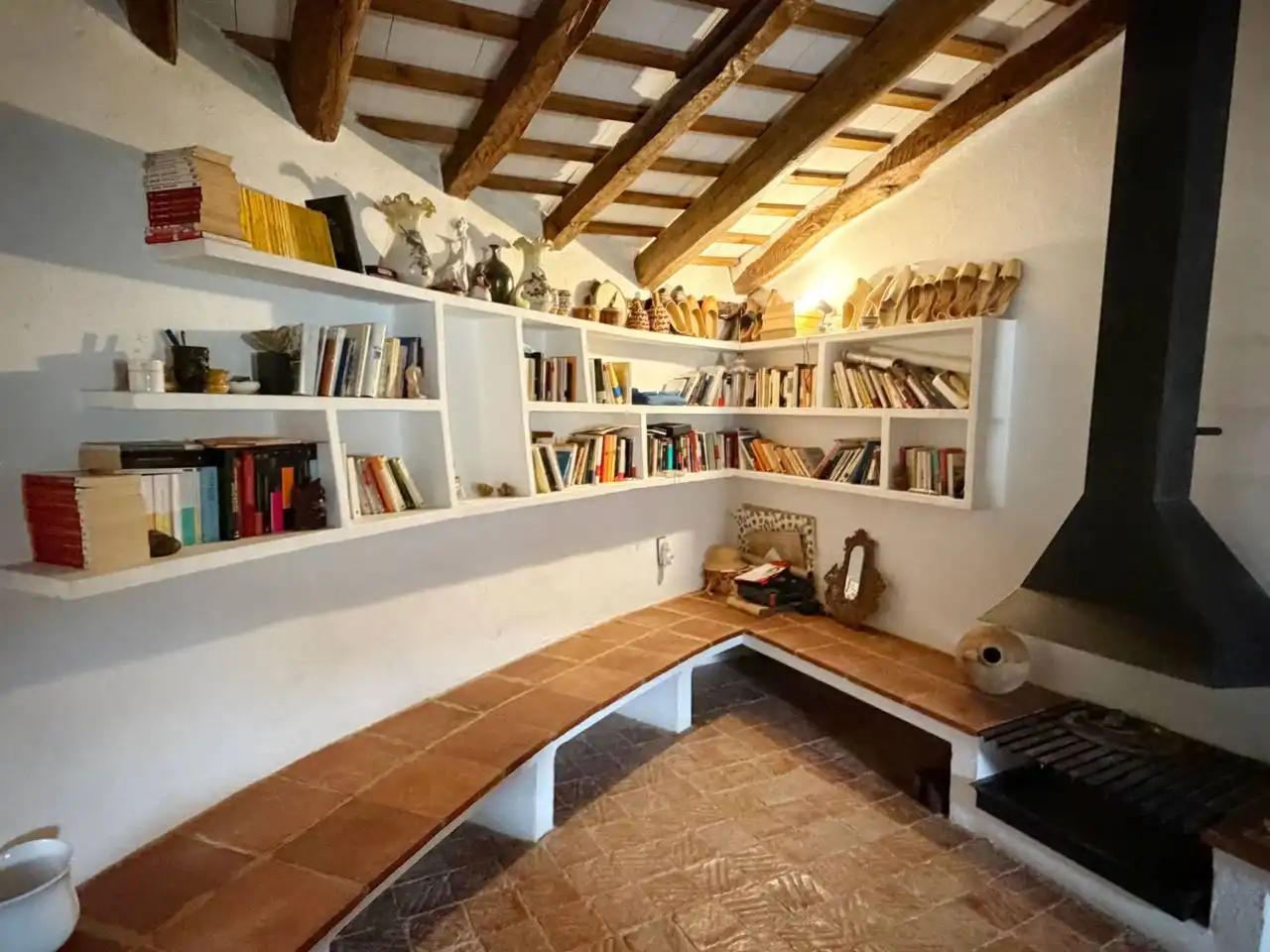 Sala d'estar de Finca rústica en venda en La Tallada d'Empordà amb Aire condicionat, Calefacció i Jardí privat