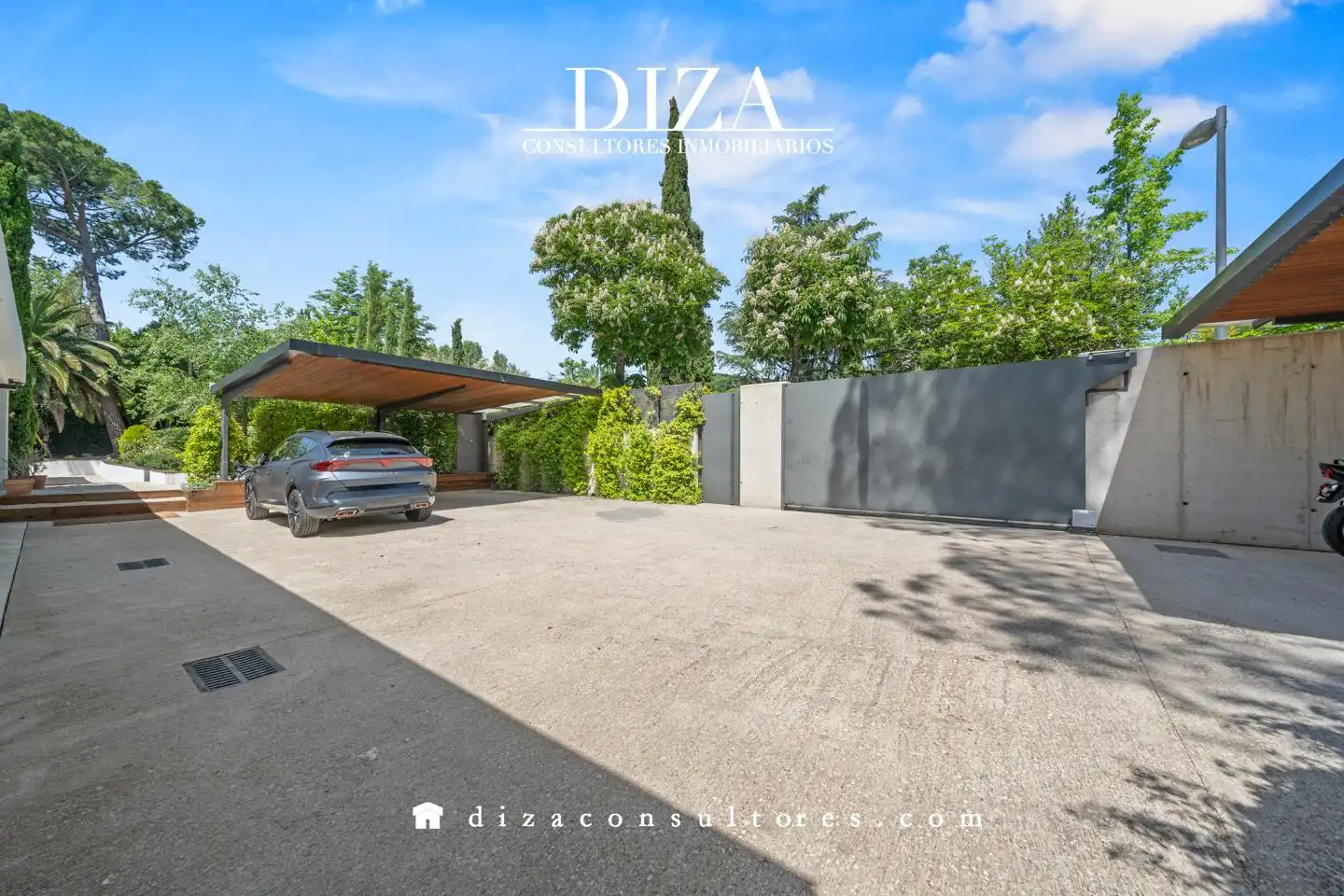 Vista exterior de Casa o xalet en venda en Pozuelo de Alarcón amb Aire condicionat, Calefacció i Jardí privat