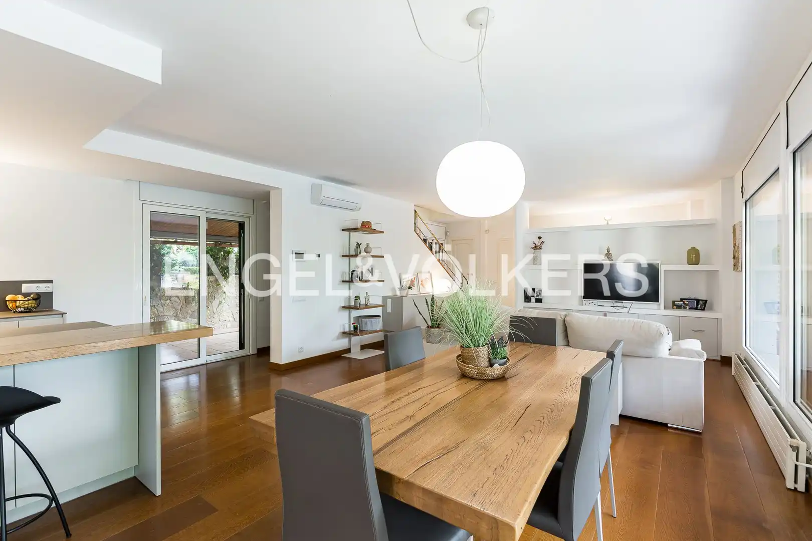 Dining room of Country homes for sale in Vilanova i la Geltrú  with Air Conditioner, Heating and Private garden